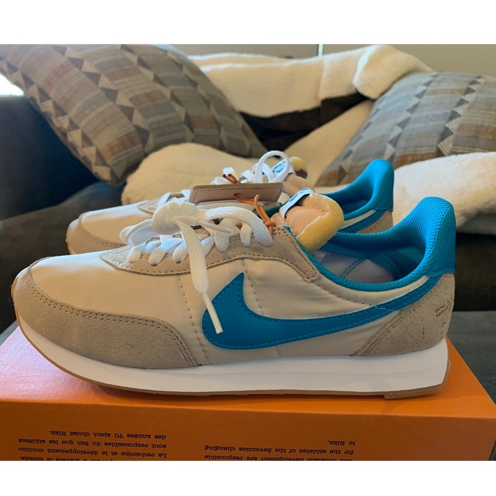 - Nike Waffle Trainer 2 SD Size 8 Women’s.